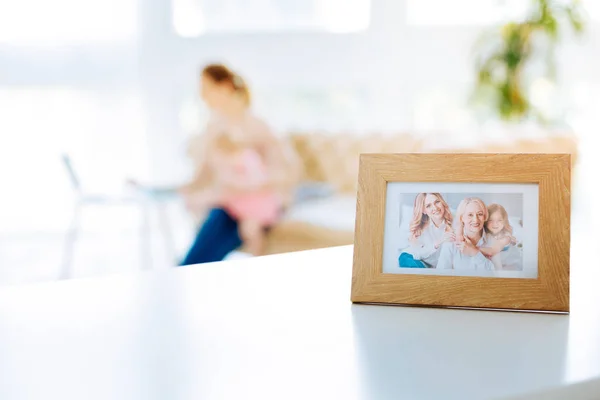 Adorable photo of close relatives standing on the table — Stock Photo, Image