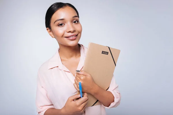 Woman holding folder and marker pen — Stock Photo, Image