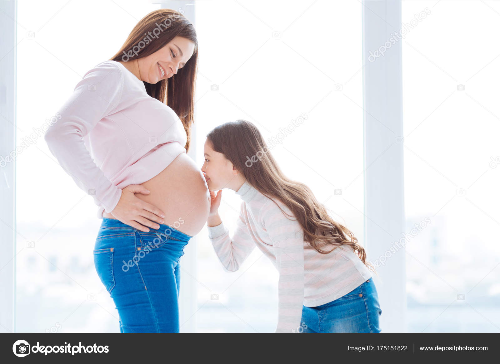Chica Bonita Y Mujer Embarazada Llevando Alrededor Del Bebe En La Barriga Fotografia De Stock C Yacobchuk1 Depositphotos Chica Bonita Y Mujer Embarazada Llevando Alrededor Del Bebe En La Barriga Fotografia De Stock C Yacobchuk1 Depositphotos