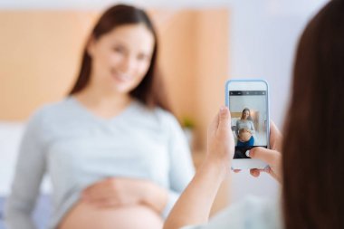 Çocuk alarak fotoğraf çok güzel hamile annesi