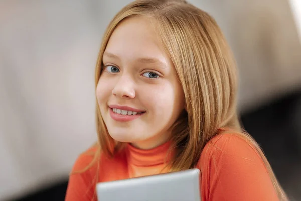 Portrait of a smiley cheerful girl — Stock Photo, Image