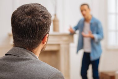 Profesyonel erkek psikolog hastalar problem çözme