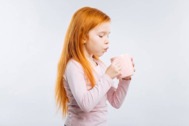 Dikkatli çocuk Kupası'nda üfleme