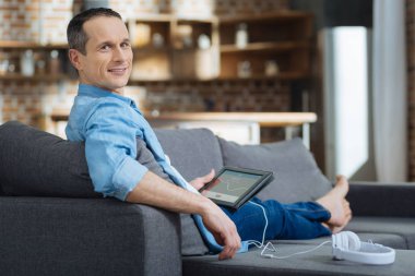 Kameraya poz yakışıklı serbest meslek