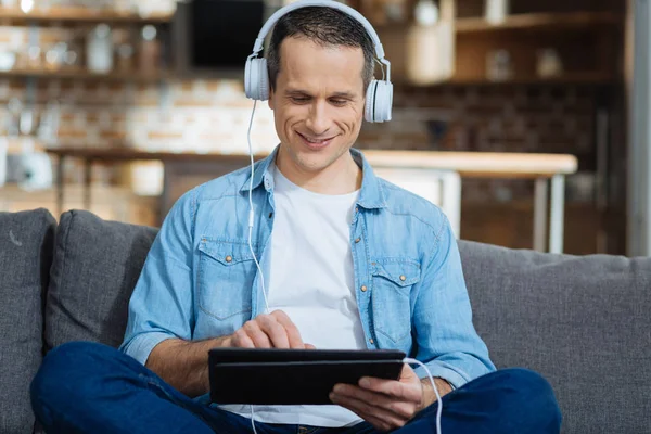 Handsome man trying to concentrate — Stock Photo, Image