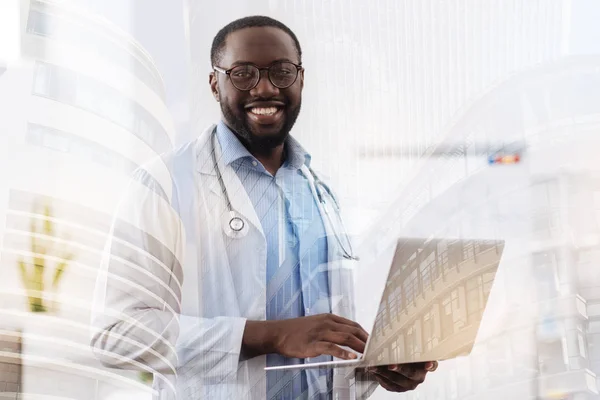 Éxito médico afroamericano — Foto de Stock