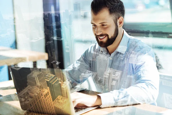 Perspectief beardful werkgever — Stockfoto