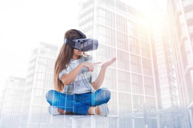  Vr kulaklık, küçük kız 
