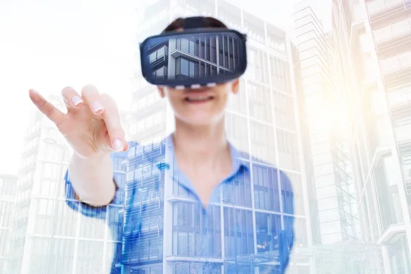 Woman wearing a VR headset — Stock Photo, Image