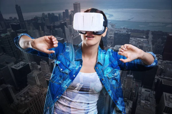 Woman wearing a VR headset — Stock Photo, Image