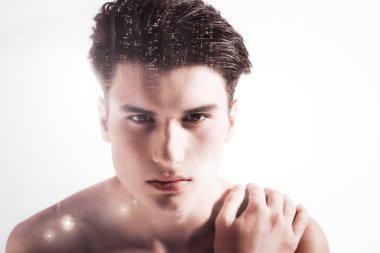 yakışıklı delikanlıyı