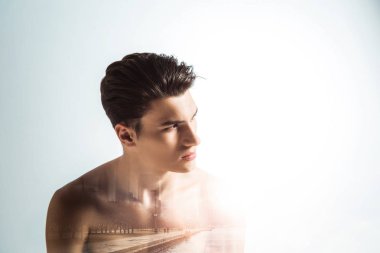  ciddi düşünceli genç adam