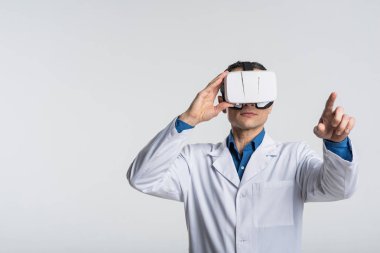 Sanal gerçeklik yaşandığı ilham erkek doktor