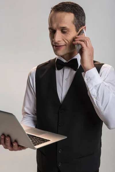 Homem energético feliz emergindo no trabalho — Fotografia de Stock