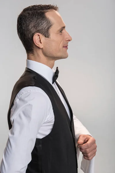 Energetic male waiter standing in profile — Stock Photo, Image