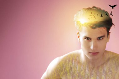 Pembe karşı duran ve onlar gibi olmak isteyen süre kuş uçan hayal hoş yakışıklı adam