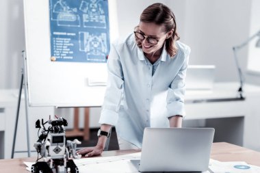 Onun buluşu arıyorum memnun mühendisi