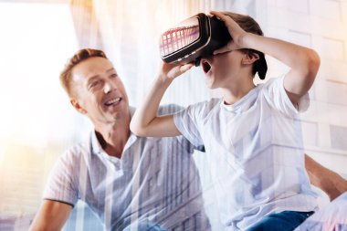 Sürpriz çocuk ağzını açma