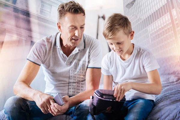 Niño atento jugando con nuevo juguete — Foto de Stock