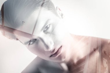 Dalmak için calling düşünceli güzel adam