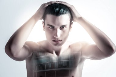 Emin kararlı adam iş için hazırlanıyor