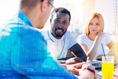 Grup şirket düşünceli öğrencinin yakın çekim