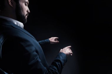 Sanal nesne dokunmadan ciddi akıllı iş adamı