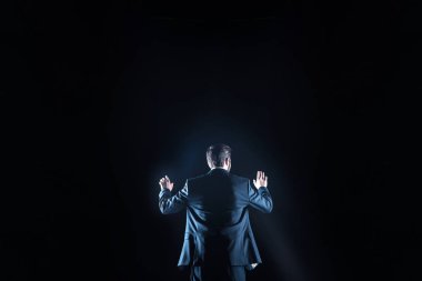 Sanal ekran test yakışıklı yetişkin adam