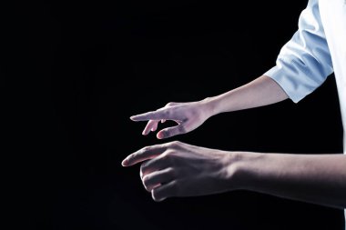 Eller şeffaf aygıtı kullanarak yakın çekim