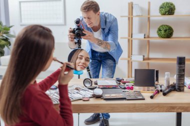 Özenli işleç bir deneyimli moda blogger kayıt