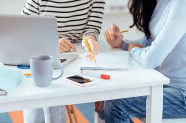 Tez işaret çekici eller