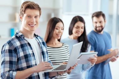 Akıllı dört meslektaşları anket yapma