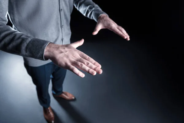 Draufsicht auf Männerhände — Stockfoto