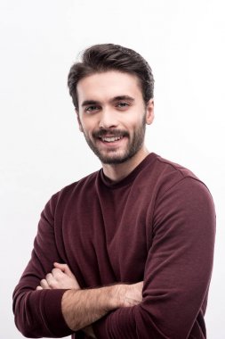 Silah onun göğüs kısmı katlama hoş yakışıklı adam