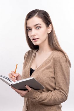 Not defterinde yazılı hoş genç kadın