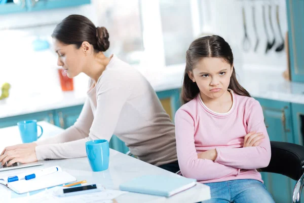 Dissatisfied girl and her mom working — Stock Photo, Image