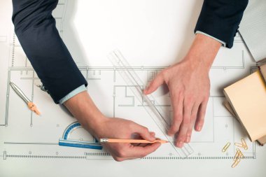 Genç erkek resmi blueprint eller