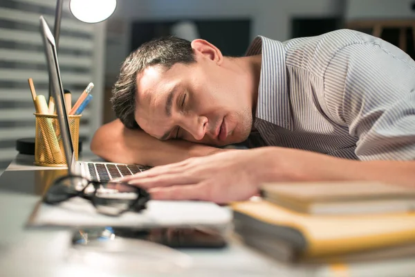 Skillful male employee falling asleep during work — Stock Photo, Image