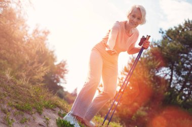 Kolay kadın yardım destek veren