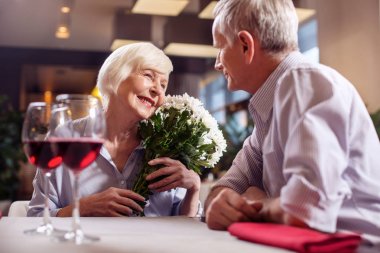 Birbirimizi sevmek çekici Olgun çift