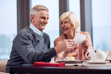 Olgun çift okuma kartı