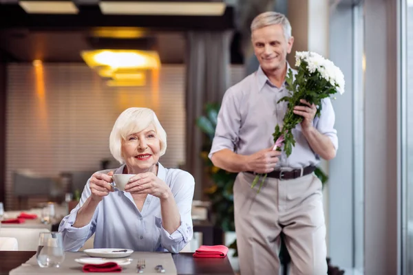 Restoranda samimi Olgun çift Toplantı
