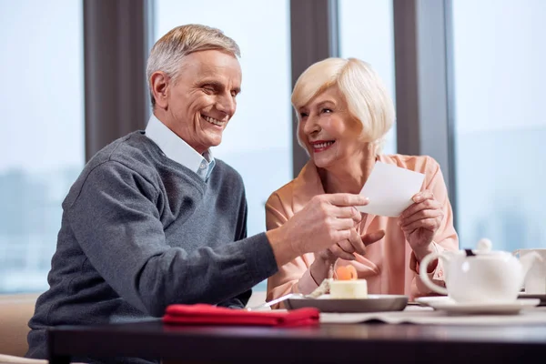 Olgun çift okuma kartı