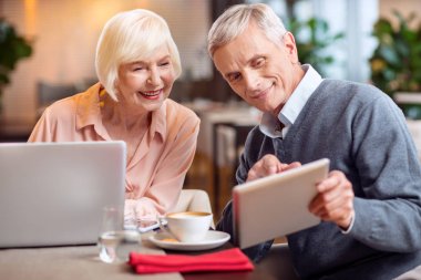 Çekici Olgun çift teknoloji tahmin etme