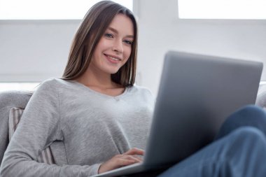 Freelancer çalışan ev zevk içerik