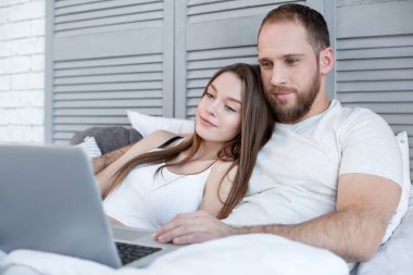 İçerik çift birlikte bir film izlerken