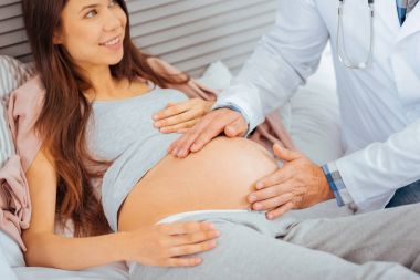 Karın hamile kadının kontrol çocuk doktoru yakın çekim