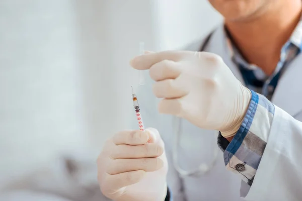 Close up of doctor checking syringe — Stock Photo, Image