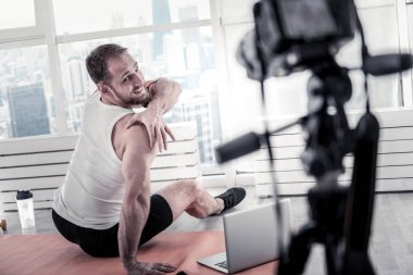 Ciddi erkek blogger yardım yeni başlayanlar