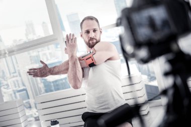 Erkek blogger kayıt uzanan ilham